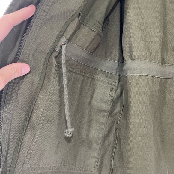 Madewell Green Utility Jacket with Relaxed Fit and Adjustable Sleeves - Picture 4 of 5